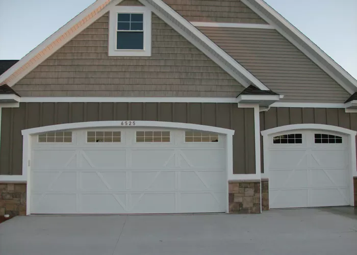 Wayne Dalton 9400 Charleston, 14' x 8', Black, Stockton III